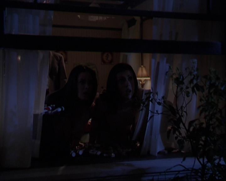 Charmed-Online-dot-419BiteMe1349.jpg