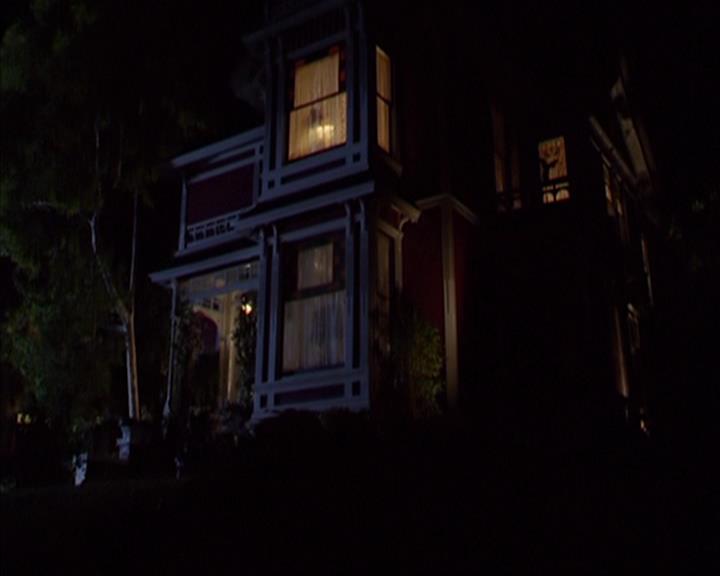 Charmed-Online-dot-419BiteMe1355.jpg