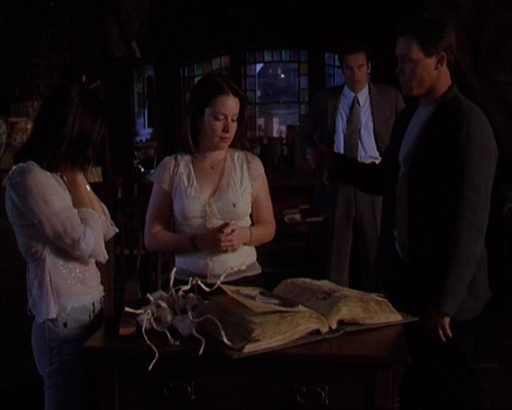 Charmed-Online-dot-419BiteMe1404.jpg