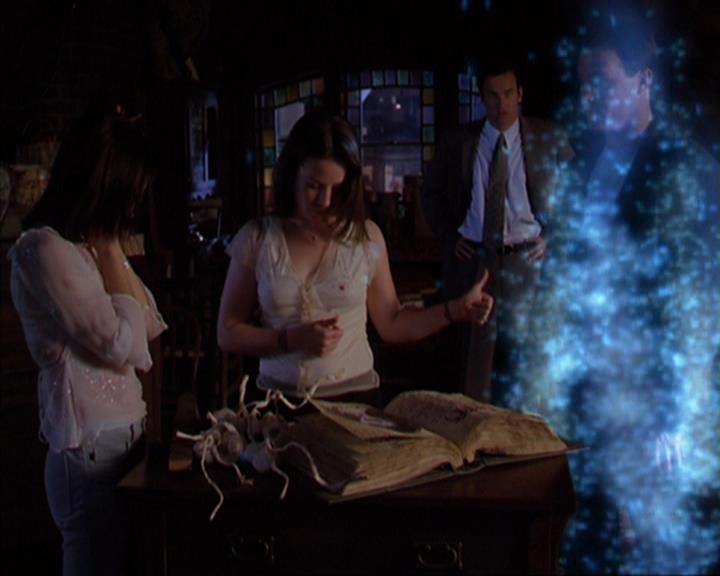 Charmed-Online-dot-419BiteMe1405.jpg