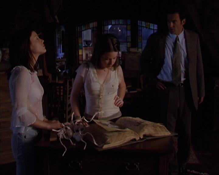 Charmed-Online-dot-419BiteMe1410.jpg