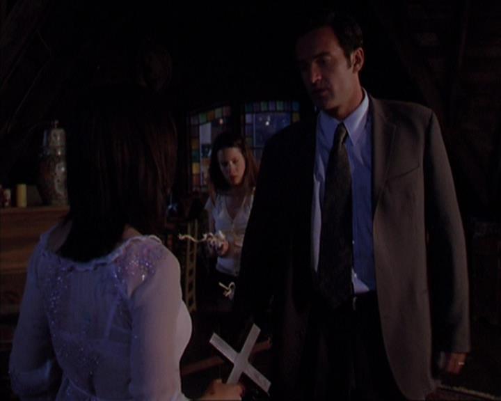 Charmed-Online-dot-419BiteMe1428.jpg