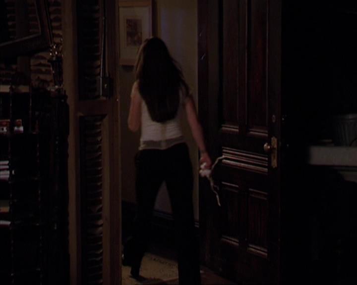 Charmed-Online-dot-419BiteMe1471.jpg