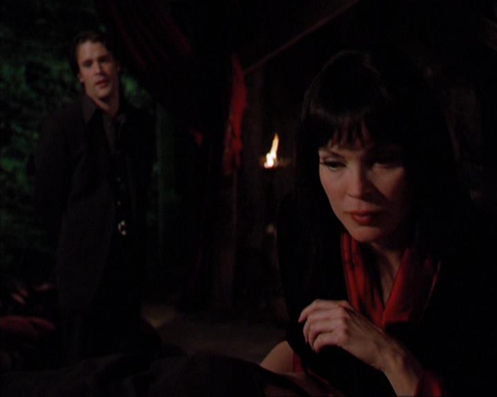 Charmed-Online-dot-419BiteMe1577.jpg