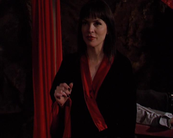 Charmed-Online-dot-419BiteMe1589.jpg