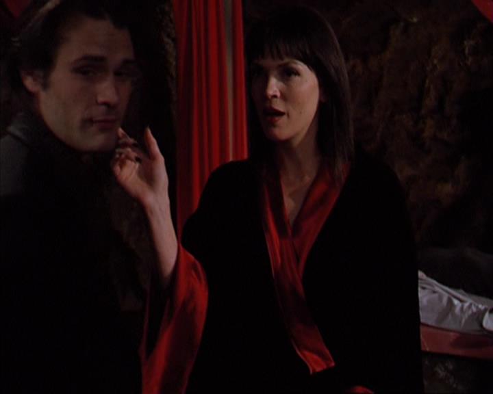 Charmed-Online-dot-419BiteMe1590.jpg