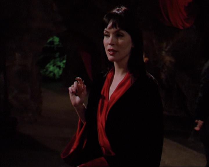 Charmed-Online-dot-419BiteMe1595.jpg