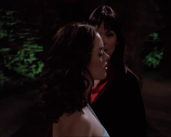 Charmed-Online-dot-419BiteMe1597.jpg