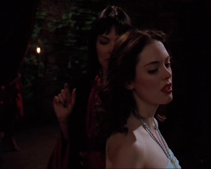 Charmed-Online-dot-419BiteMe1598.jpg
