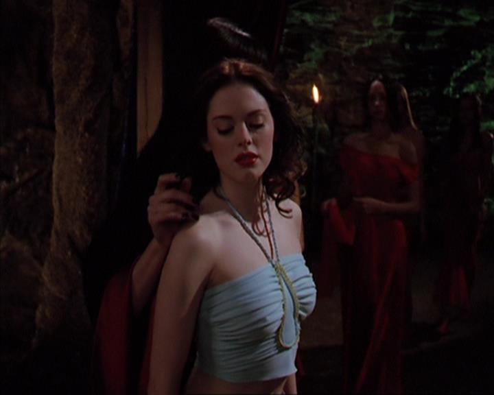 Charmed-Online-dot-419BiteMe1604.jpg