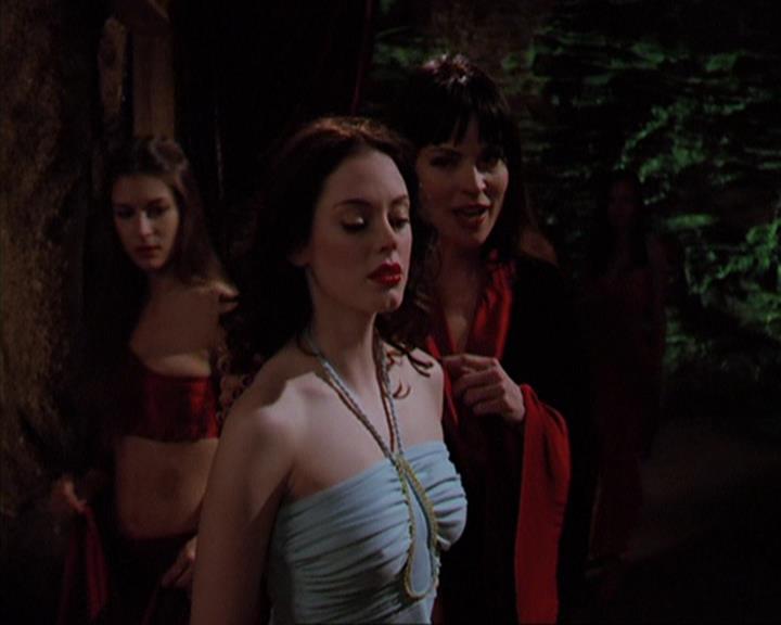 Charmed-Online-dot-419BiteMe1605.jpg