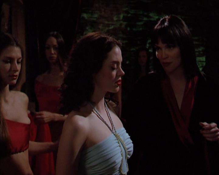 Charmed-Online-dot-419BiteMe1606.jpg