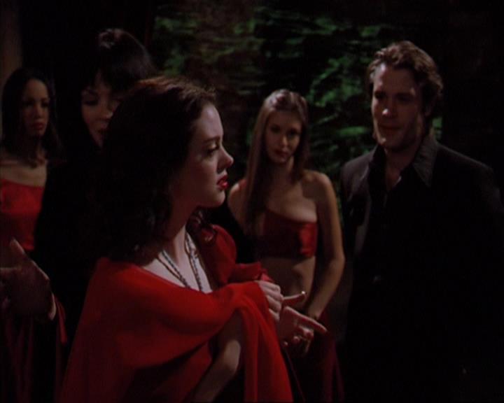 Charmed-Online-dot-419BiteMe1637.jpg
