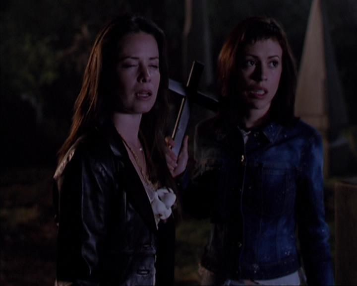 Charmed-Online-dot-419BiteMe1906.jpg