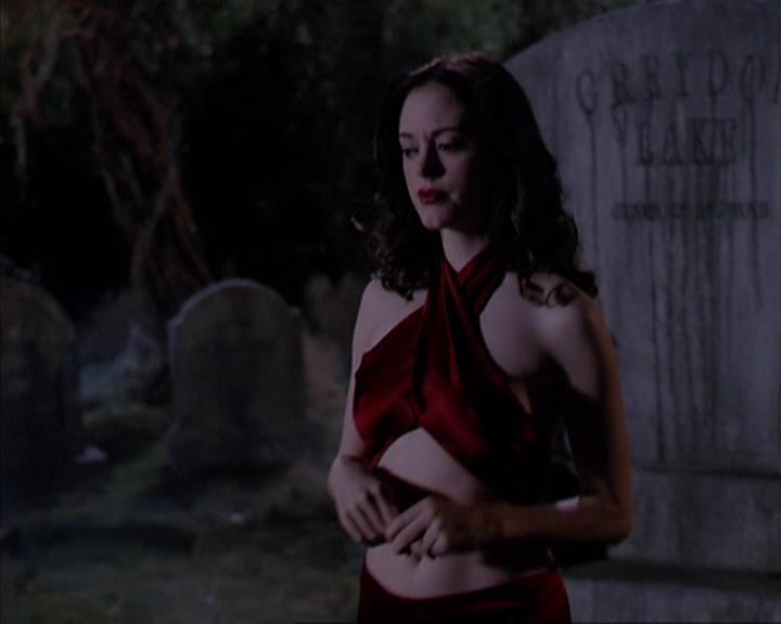 Charmed-Online-dot-419BiteMe1918.jpg