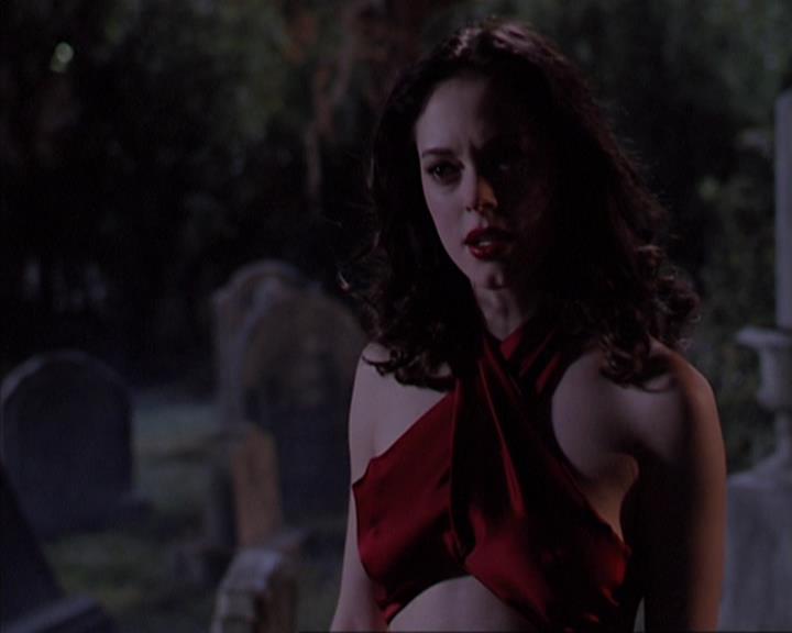 Charmed-Online-dot-419BiteMe1927.jpg