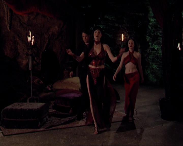 Charmed-Online-dot-419BiteMe1983.jpg