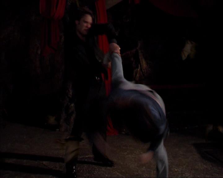 Charmed-Online-dot-419BiteMe2061.jpg