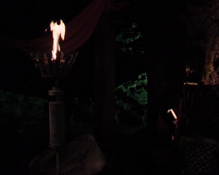 Charmed-Online-dot-419BiteMe2070.jpg