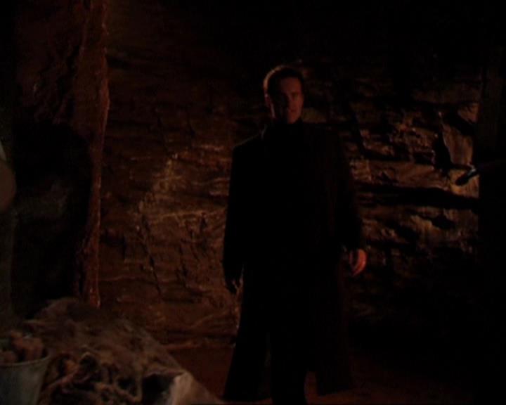Charmed-Online-dot-419BiteMe2102.jpg