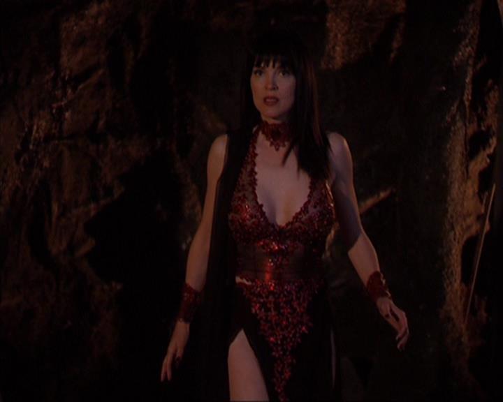 Charmed-Online-dot-419BiteMe2108.jpg