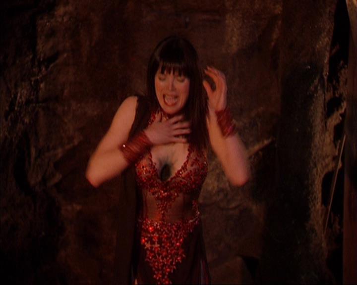 Charmed-Online-dot-419BiteMe2116.jpg
