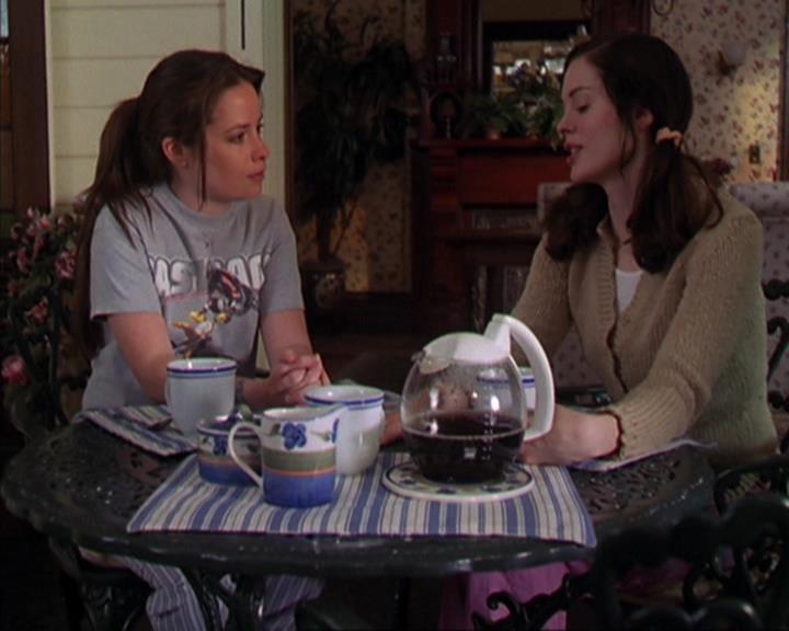 Charmed-Online-dot-419BiteMe2185.jpg