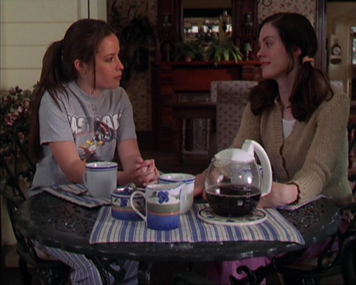 Charmed-Online-dot-419BiteMe2187.jpg