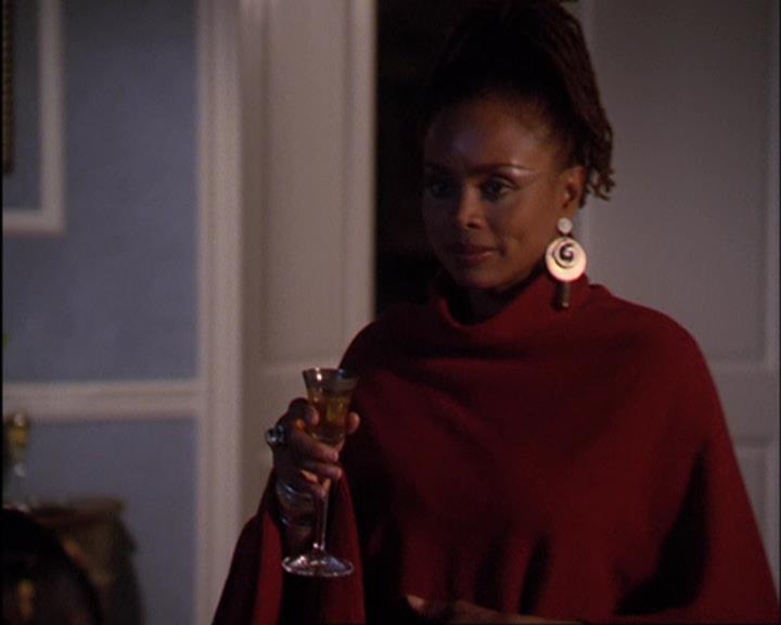Charmed-Online-dot-420LongLiveTheQueen0038.jpg