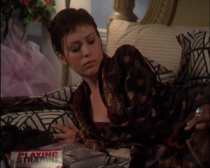 Charmed-Online-dot-420LongLiveTheQueen0100.jpg