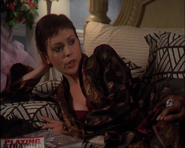 Charmed-Online-dot-420LongLiveTheQueen0101.jpg
