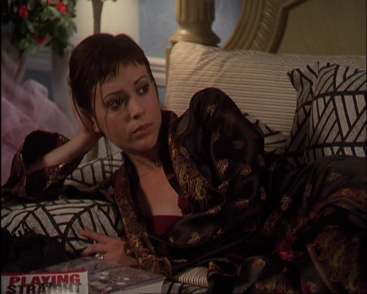 Charmed-Online-dot-420LongLiveTheQueen0103.jpg