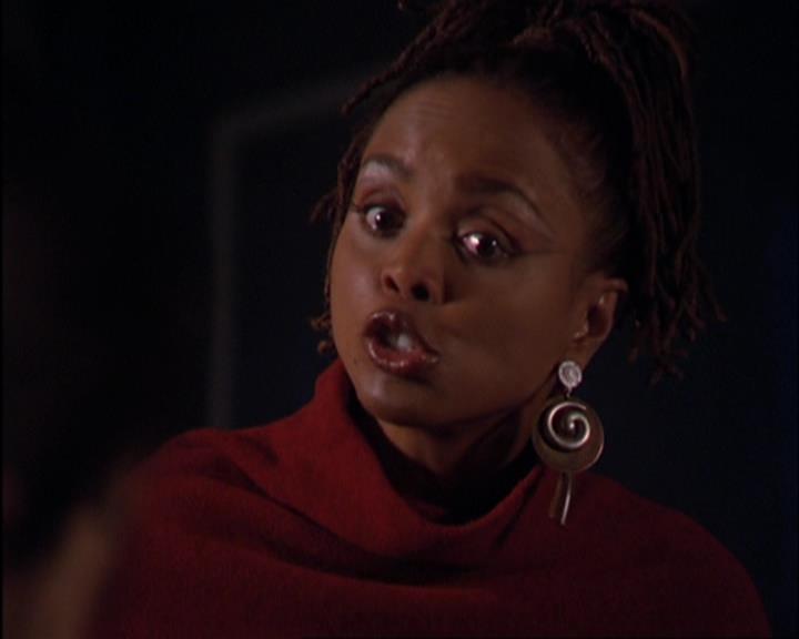 Charmed-Online-dot-420LongLiveTheQueen0104.jpg