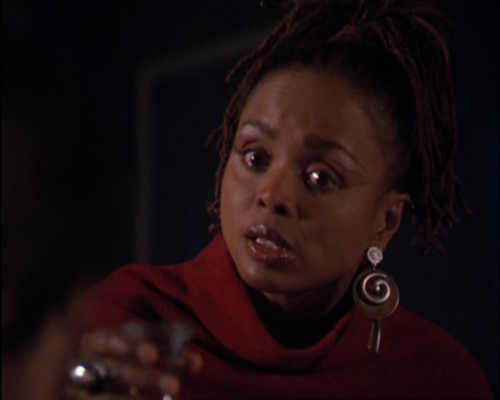 Charmed-Online-dot-420LongLiveTheQueen0105.jpg
