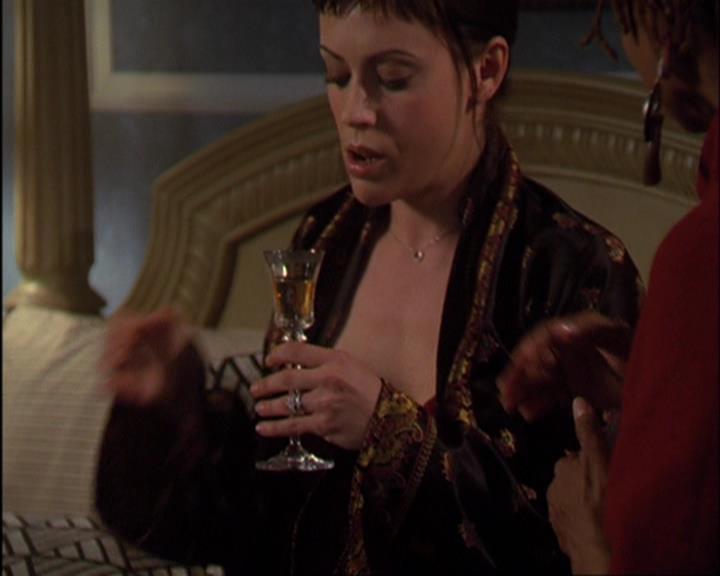 Charmed-Online-dot-420LongLiveTheQueen0108.jpg