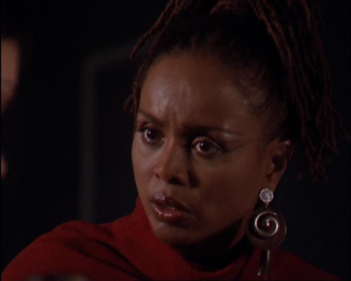 Charmed-Online-dot-420LongLiveTheQueen0109.jpg