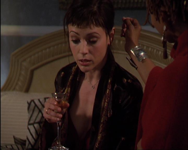 Charmed-Online-dot-420LongLiveTheQueen0113.jpg