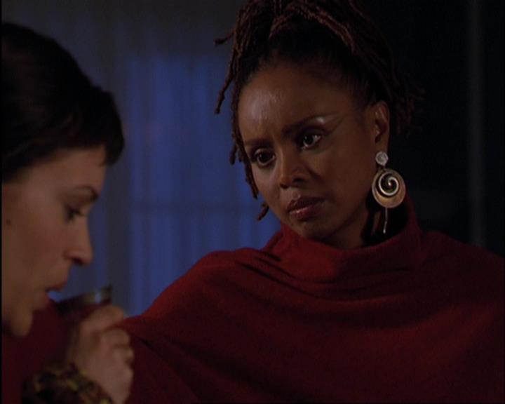 Charmed-Online-dot-420LongLiveTheQueen0117.jpg