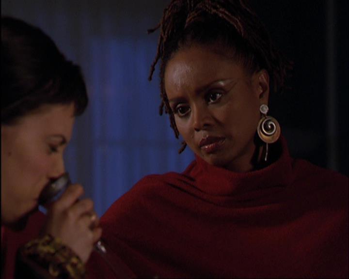 Charmed-Online-dot-420LongLiveTheQueen0118.jpg