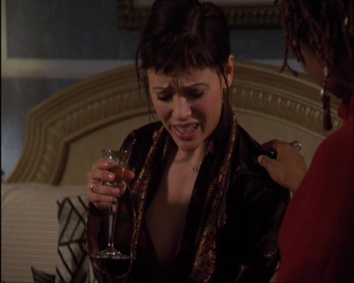 Charmed-Online-dot-420LongLiveTheQueen0119.jpg