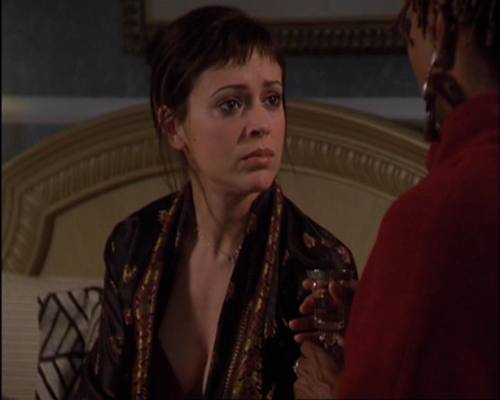 Charmed-Online-dot-420LongLiveTheQueen0122.jpg