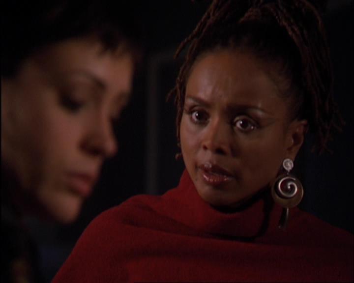 Charmed-Online-dot-420LongLiveTheQueen0128.jpg
