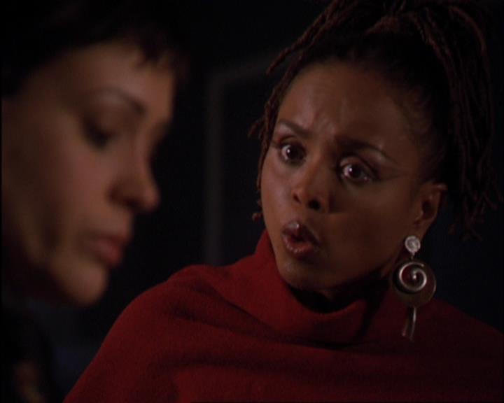 Charmed-Online-dot-420LongLiveTheQueen0130.jpg