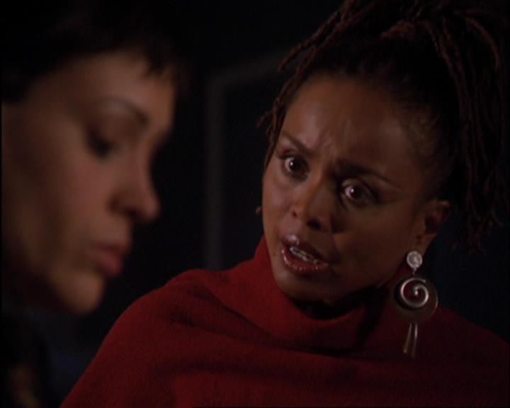 Charmed-Online-dot-420LongLiveTheQueen0131.jpg