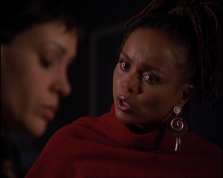 Charmed-Online-dot-420LongLiveTheQueen0132.jpg