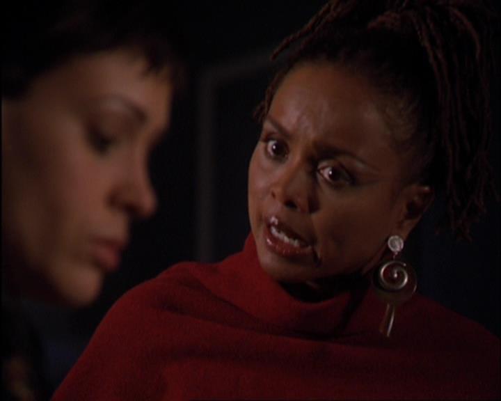 Charmed-Online-dot-420LongLiveTheQueen0133.jpg