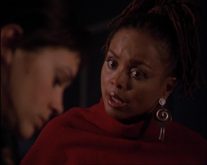 Charmed-Online-dot-420LongLiveTheQueen0134.jpg