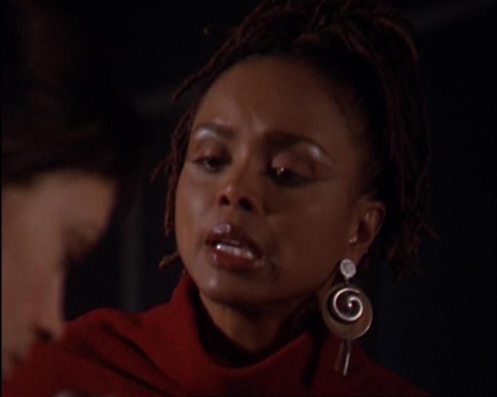 Charmed-Online-dot-420LongLiveTheQueen0139.jpg