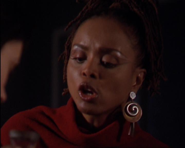 Charmed-Online-dot-420LongLiveTheQueen0140.jpg