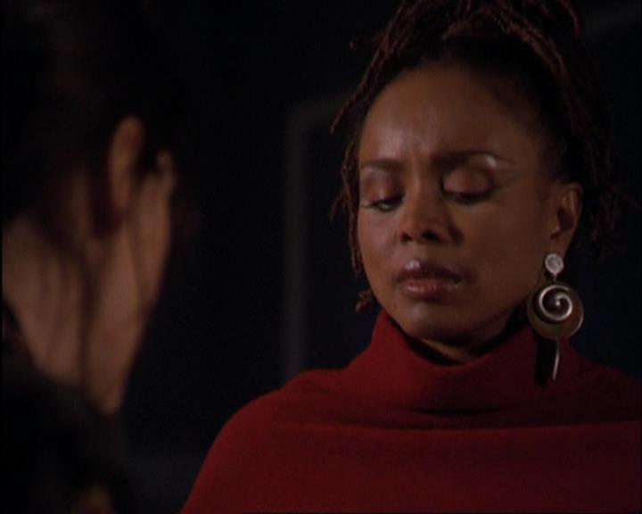 Charmed-Online-dot-420LongLiveTheQueen0146.jpg